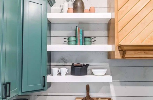 Waco House | Robinhood Lodge, Modern Family Getaway