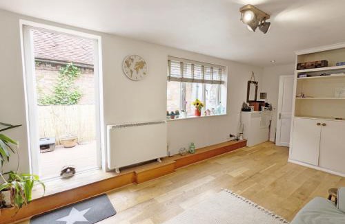 Billingshurst House | Robins Rest, Billingshurst