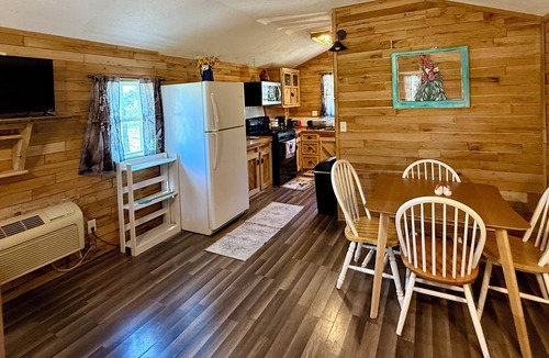 Hartshorn Cabin | Robin’s Roost Cabin @ Current River/Jacks Fork River