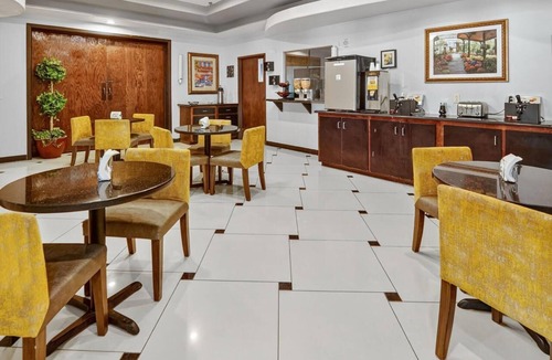 Robinson Hotel | Robinson Inn and Suites