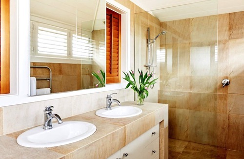 Hawthorn East House | Robinson Rd ( Heated Pool)