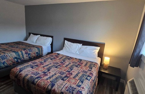 Division No. 16 Hotel | Roblin Motor In