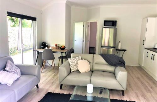 Hamilton House | Robyn's Retreat