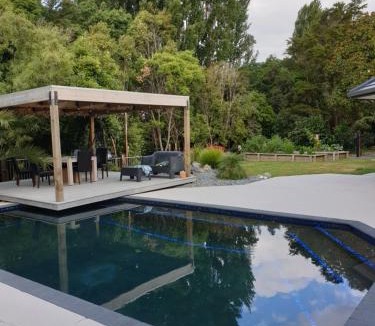 Hamilton House | Robyn's Retreat