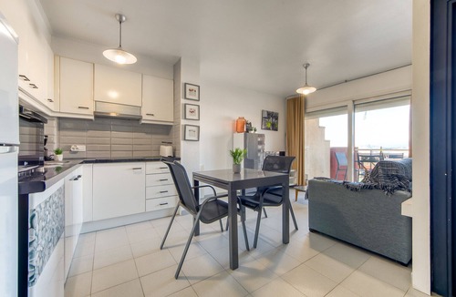 Roses Town Center Apartment | ROC MAR 7 2 B Roses