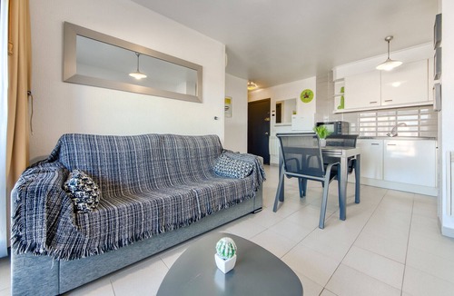 Roses Town Center Apartment | ROC MAR 7 2 B Roses