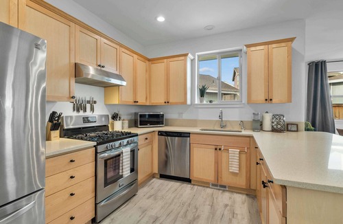 Old Farm District House | Rocca Way Getaway! Fam-Friendly - Private Hot-tub