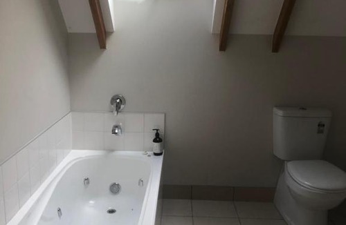 Shakespeare Bay Bed & Breakfast | Rochdale Homestay B&B