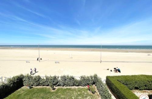 Trouville-sur-Mer Apartment | Roches Normandes - Terrasse Vue Mer et Plage