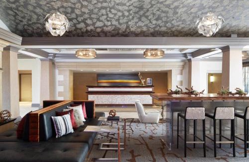 North Greece Hotel | Rochester Airport Marriott