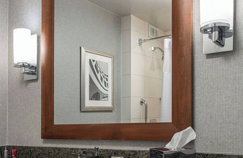 North Greece Hotel | Rochester Airport Marriott