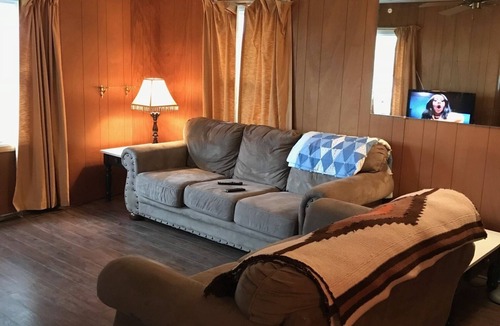 Cedar Vale House | Rock Bottom Cottage - Cedar Vale Kansas