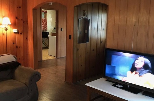 Cedar Vale House | Rock Bottom Cottage - Cedar Vale Kansas