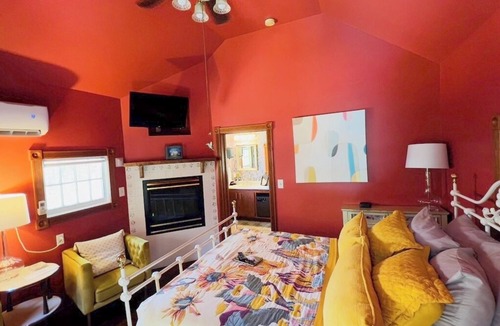 Eureka Springs Historic District Bed & Breakfast | Rock Cottage Gardens Bed & Breakfast