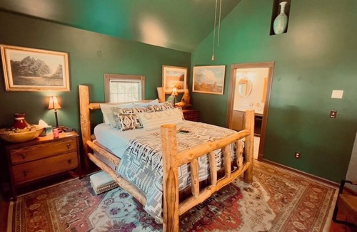 Eureka Springs Historic District Bed & Breakfast | Rock Cottage Gardens Bed & Breakfast