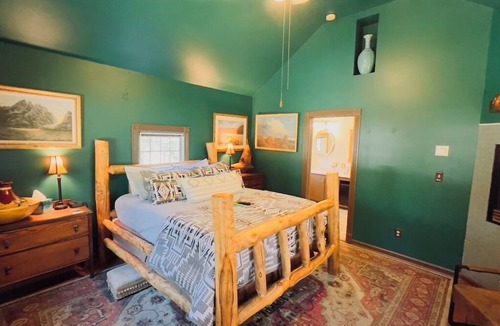 Eureka Springs Historic District Bed & Breakfast | Rock Cottage Gardens Bed & Breakfast