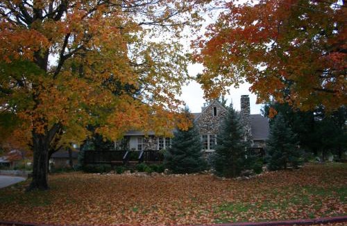 Eureka Springs Historic District Bed & Breakfast | Rock Cottage Gardens B&B