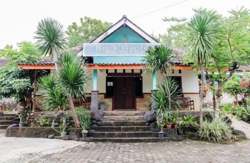 Semanu House | Rock Garden Homestay & Resto