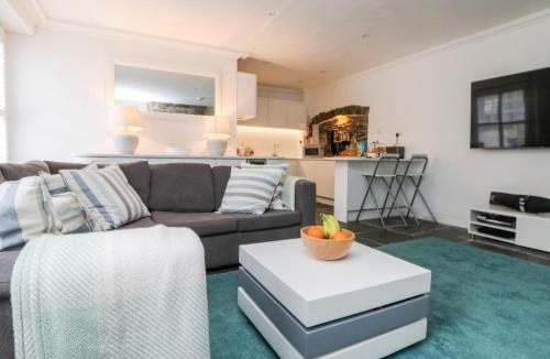 Trebarwith Strand House | Rock House