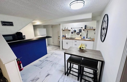 Independence House | Rock House Retreat - 5 min to Arrowhead/FIFA