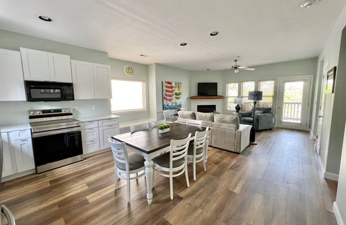Indian Point Condo | Rock Lane 136 lakefront with resort amenities!
