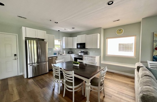 Indian Point Condo | Rock Lane 136 lakefront with resort amenities!