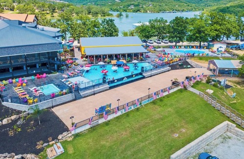 Indian Point Condo | ROCK LANE RESORT/WALK-IN/Sleeps 7/Lake View/Marina/2 mi from Silver Dollar City