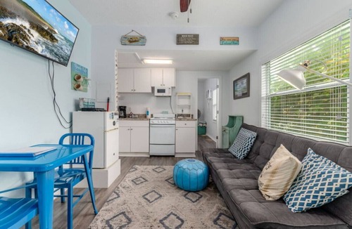 Treasure Island House | Rock Lobster 2 | Beachside Cottage in Treasure Island FL – Steps to Beach & John’s Pass