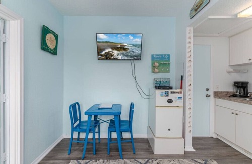 Treasure Island House | Rock Lobster 2 | Beachside Cottage in Treasure Island FL – Steps to Beach & John’s Pass