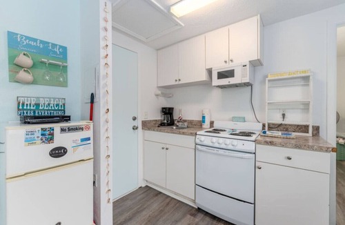Treasure Island House | Rock Lobster 2 | Beachside Cottage in Treasure Island FL – Steps to Beach & John’s Pass