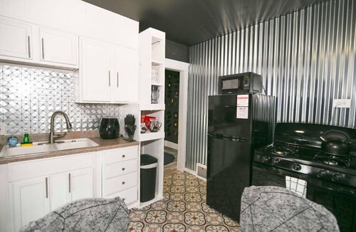 Cleveland Apartment | Rock 'n' Roll Duplex | Themed | Sleeps 10
