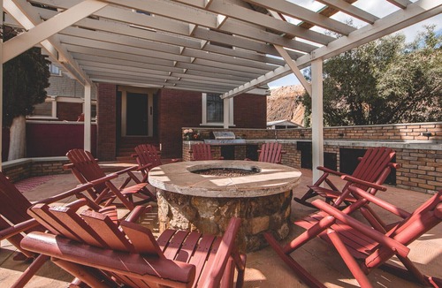 Bisbee House | Rock n Roll themed rooms, built in 1906