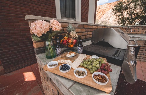Bisbee House | Rock n Roll themed rooms, built in 1906