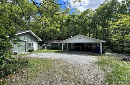 Hendersonville House | Rock Ridge Base Camp @ DuPont - 6.5 acres, sleeps 5, ride from the house