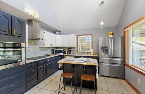 Utica House | Rock & Roll Riverhouse | Pool | Mins to Louisville