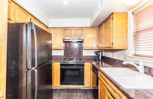 Waller Creek District Condo | Rock Royalty 4 bedroom Suite