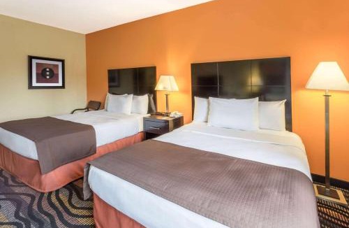 Streator Hotel | Rock Island Inn & Suites Streator , IL