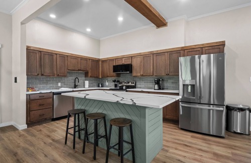 Tia Juana House | Rock Wall Retreat> Rig Parking & Central to Disney