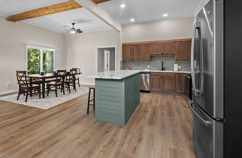 Tia Juana House | Rock Wall Retreat> Rig Parking & Central to Disney