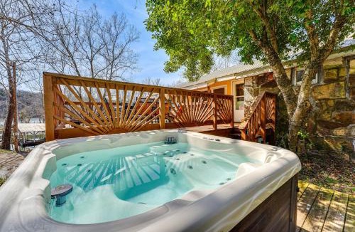 Rockaway Beach House | Rockaway Beach Home w/Attached Dock Slip Included
