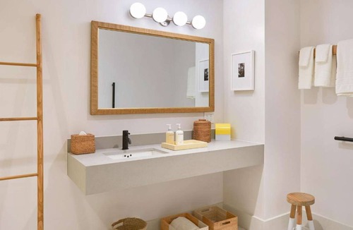 Queens Hotel | Rockaway Beach Stay | Pool. Rooftop. Dining + Spa
