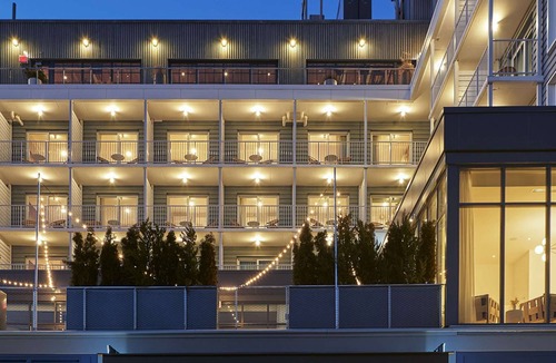 Queens Hotel | Rockaway Beach Stay | Pool. Rooftop. Dining + Spa