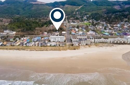 Rockaway Beach House | Rockaway Beach Villa