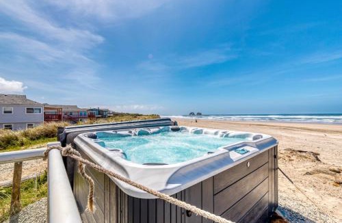 Rockaway Beach House | Rockaway Beach Villa
