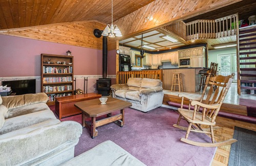 Colpoys Bay Cottage | Rockaway: Rustic Charm Meets Modern Private Comfort