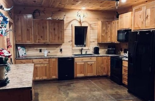 Brixey Cabin | Rockbridge UTV Riding BIKING HUNTING INDR BATTING CAGE & ARCHERY SHOOTING Range