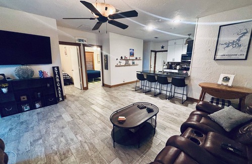 Palo Pinto County Cabin | Rocker B-Hell’s Gate-Cliffs + washer-dryer-Sportsman’s World-Bring Your Boat!