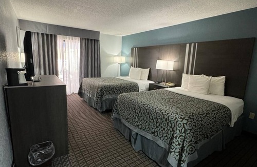 Rock Falls Hotel | Rockfalls Inn & Suite