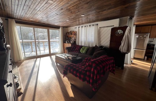 Selwyn Cottage | Rockhaven Cottage on Stoney Lake