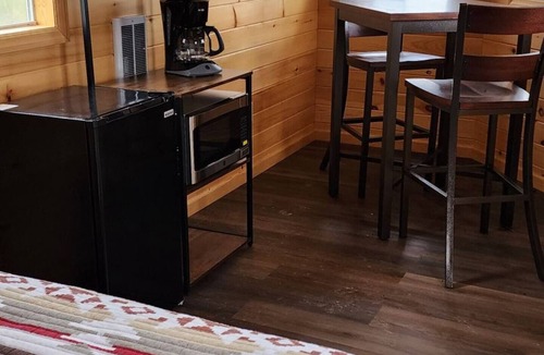 Barton Cabin | Rockin N Retreat